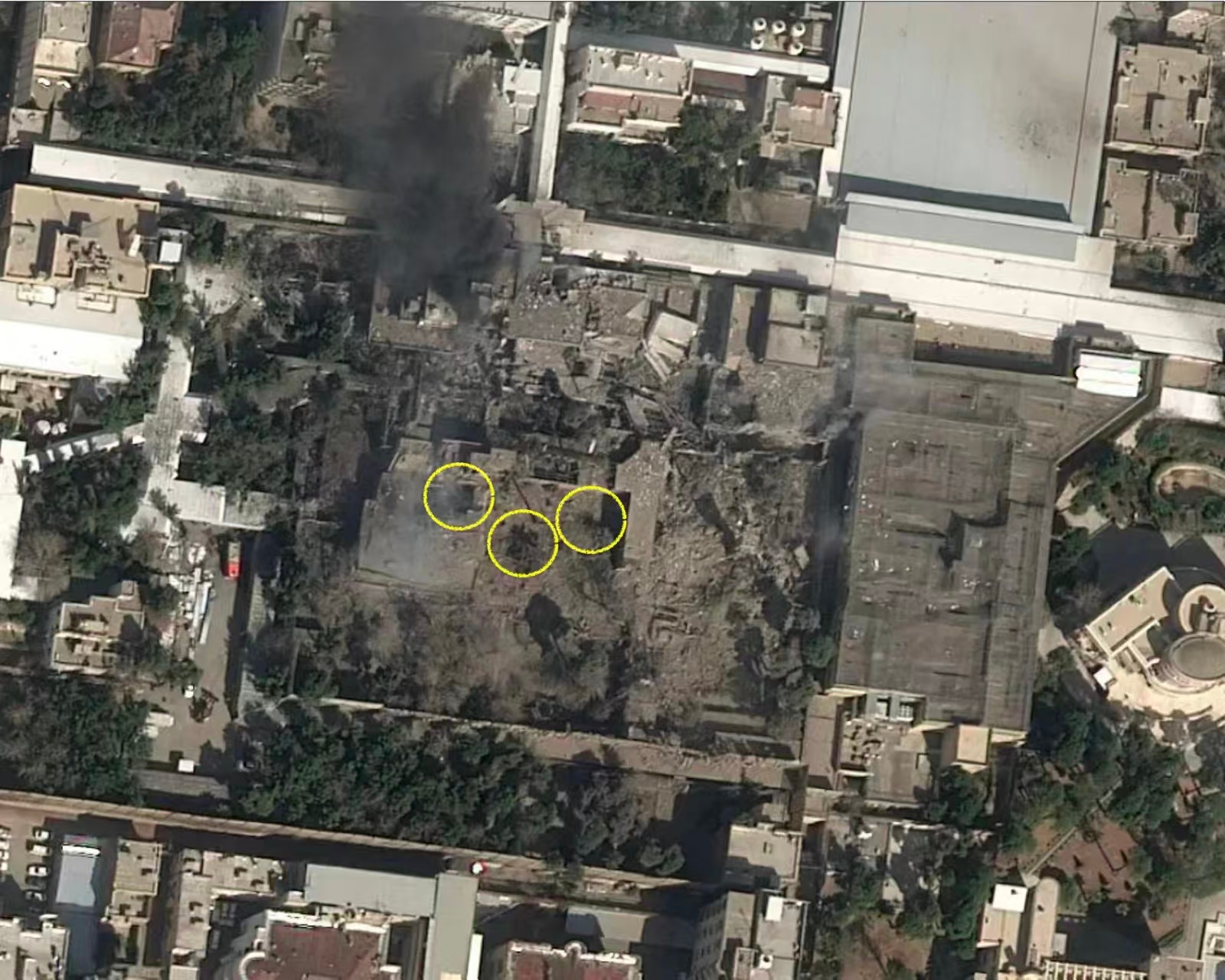 哈梅内伊官邸有半个平方公里，美国和以色列怎么知道地下掩体在哪里？大概率还是有内部