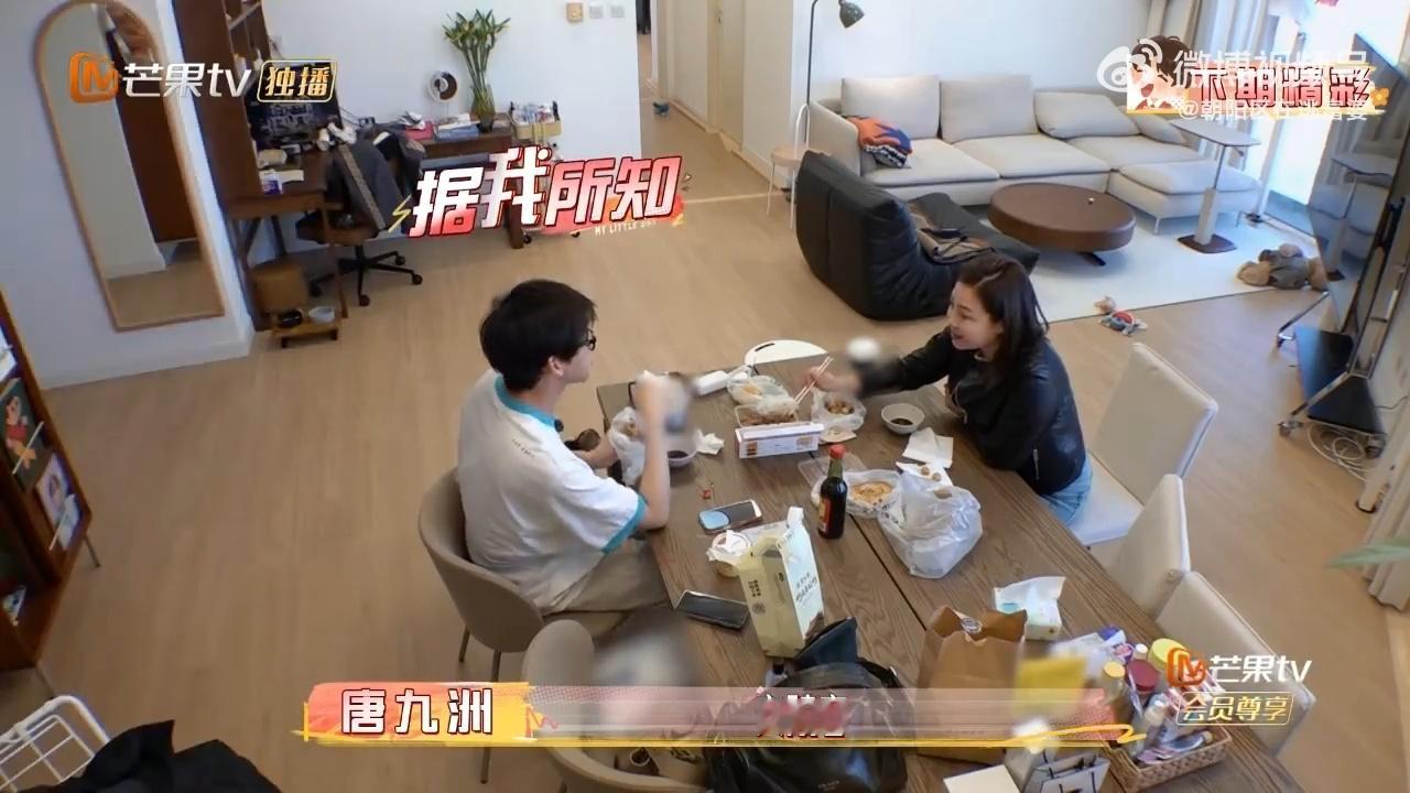 唐九洲夸妈妈像辛芷蕾汉服打卡安排上！唐九洲主动包揽拍照任务，贴心照顾妈妈的小情绪