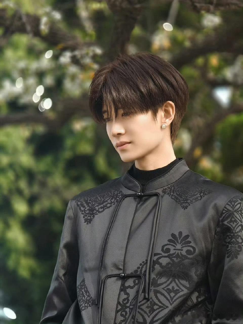 任嘉伦《澳门往事》开机，已经成功勾起我的追剧欲望，坐等开播看他塑造新角色！ 