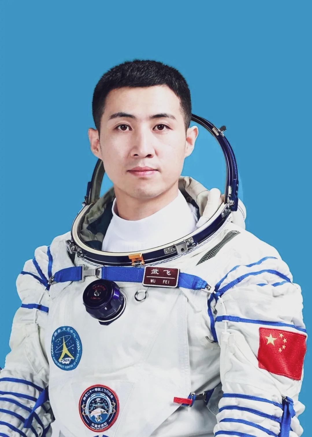 最年轻的中国航天员帅不帅？你们看，武飞少校，32岁…