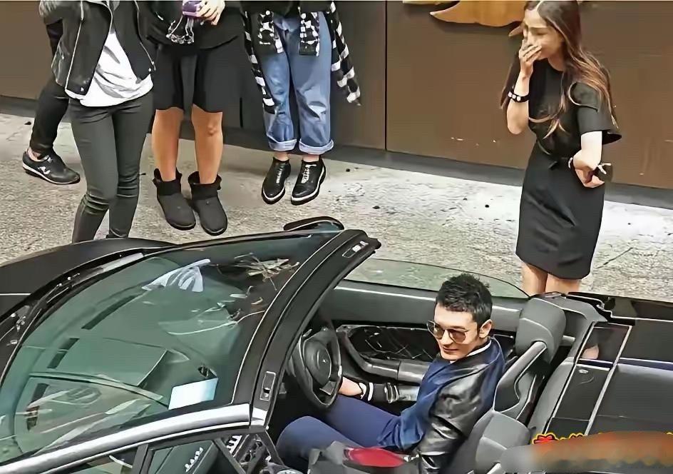 当年黄晓明送杨颖二手兰博基尼，她笑得像中了奖 