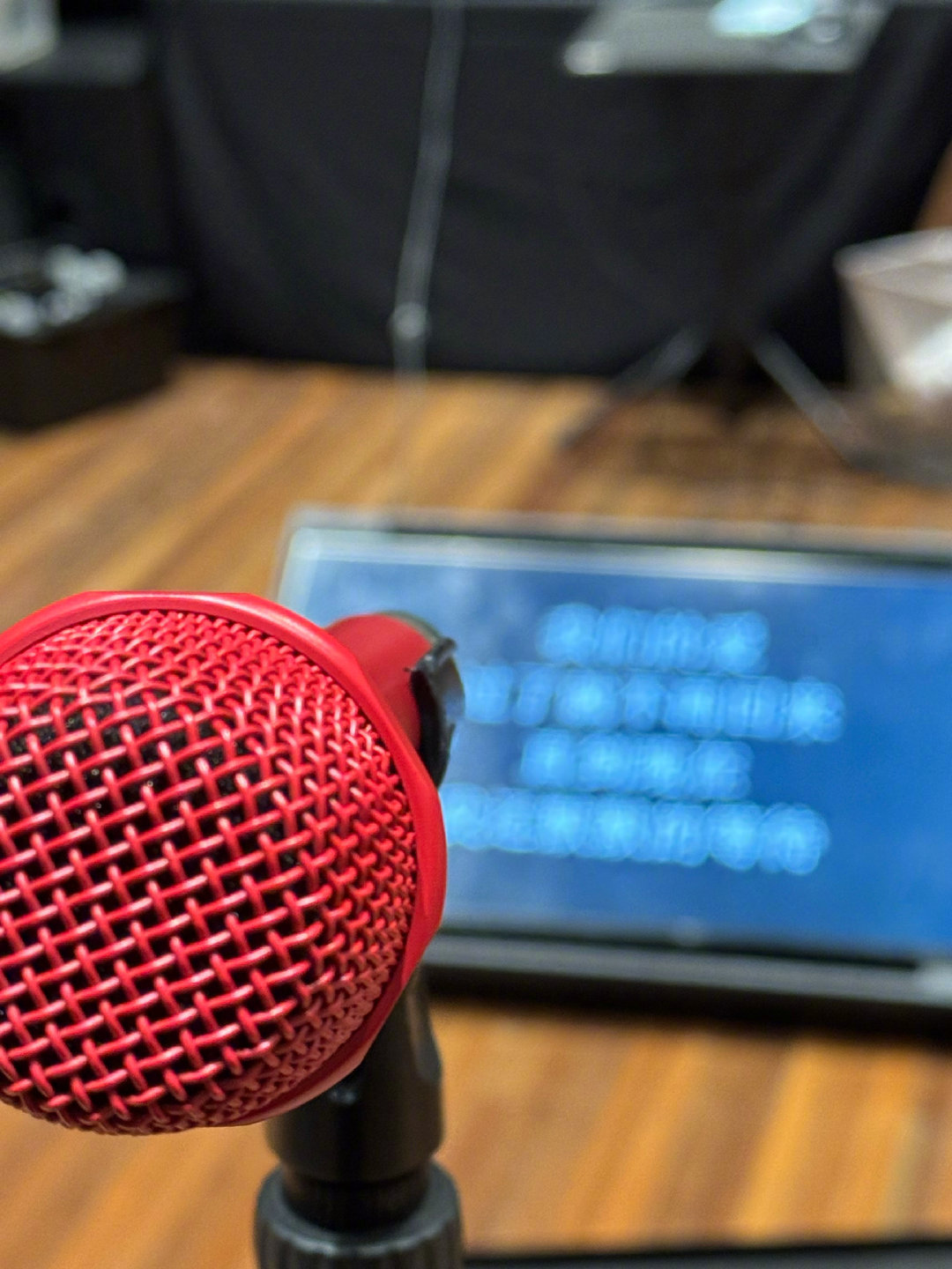 许魏洲剧透一首新歌许魏洲在录新歌 超盼新歌上线，快多出来冒冒泡！ ​​​