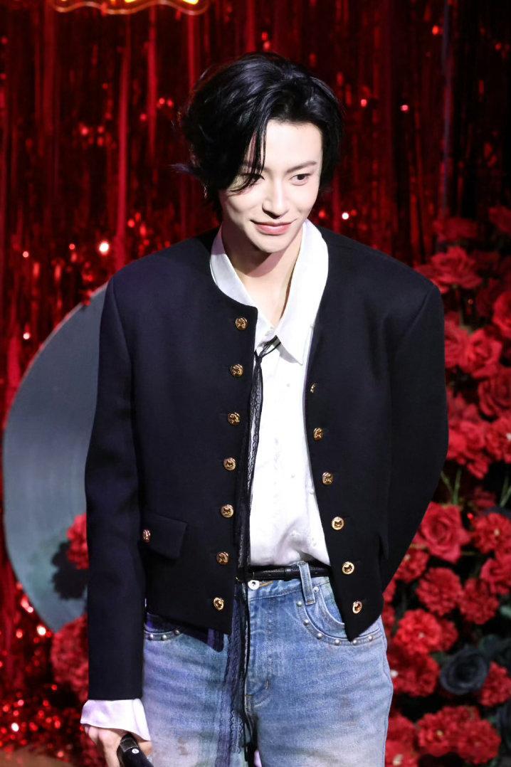 小鬼生日会哭了 王琳凯看粉丝VCR看哭了，哭完又说要更努力、要成为我们的骄傲。哥
