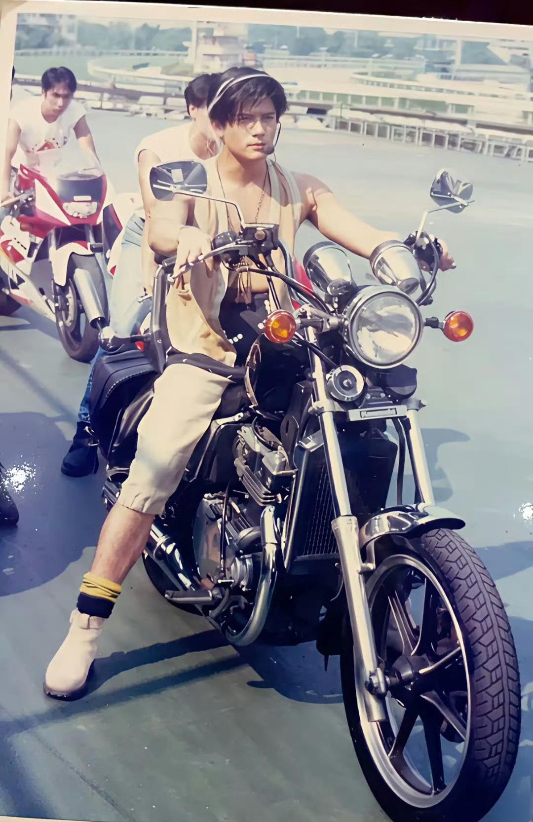 郭富城早年拍摄的光阳机车广告画面，这个广告让他在1990年一炮而红