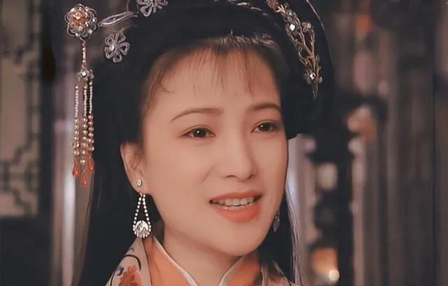 一天晚上，名妓李师师想着宋徽宗晚上不会再来找自己，于是就约了老相好周邦彦。然而正