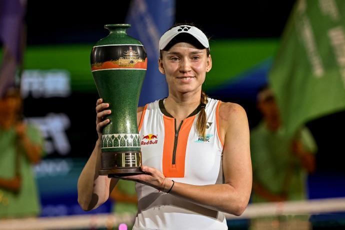 刚刚拿下美网和世界第一的莱巴金娜，官宣参加今年的宁波WTA500公开赛。去年她在