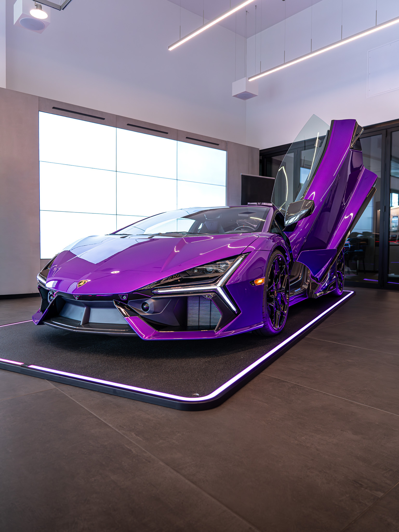 Lamborghini Revuelto 紫透了 美不美？ 