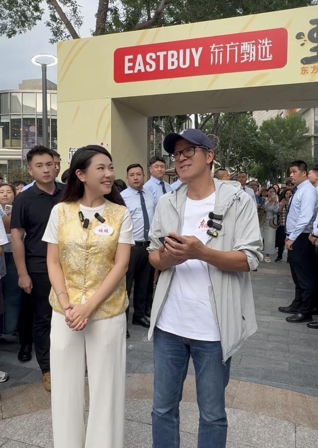 俞敏洪的“包容”，从来不是没有底线的。

他对离职员工大方，是因为他们离开后还能