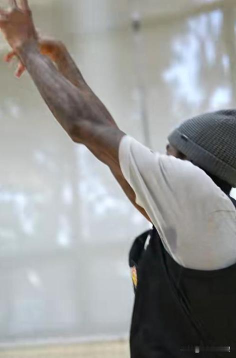 昨晚CBA赛场上演了一场令人难以置信的逆转好戏！福建男篮在落后19分的极端劣势下