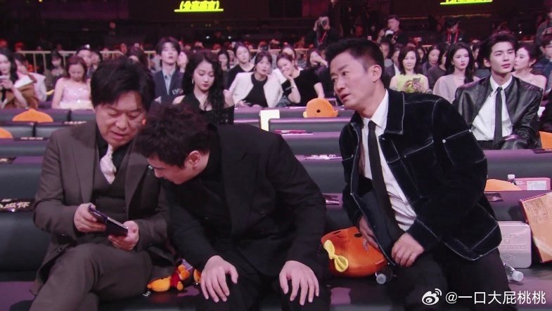 「中生大战疑沈腾黄渤孤立吴京」春节档一触即发 这标题怎么样