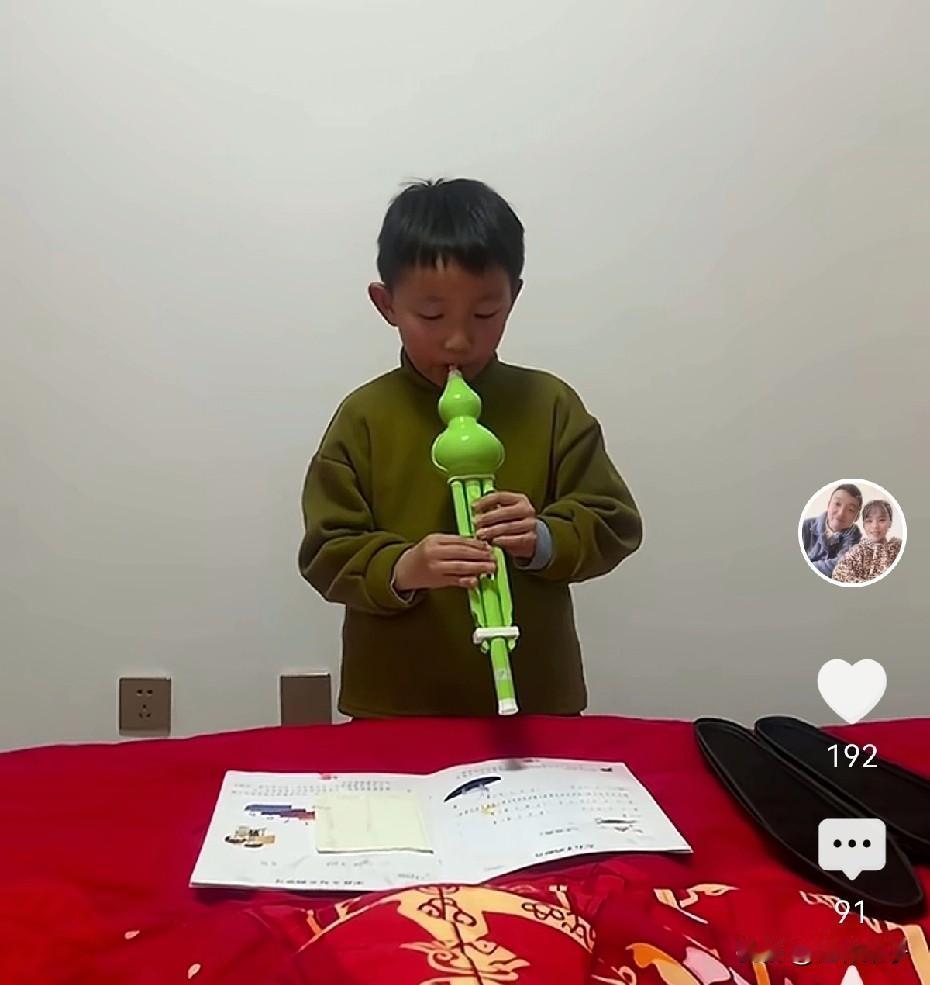 小熊为培养儿子多才多艺，
花钱从不吝啬！

抛开小熊的人设与三观不说，
小熊对儿