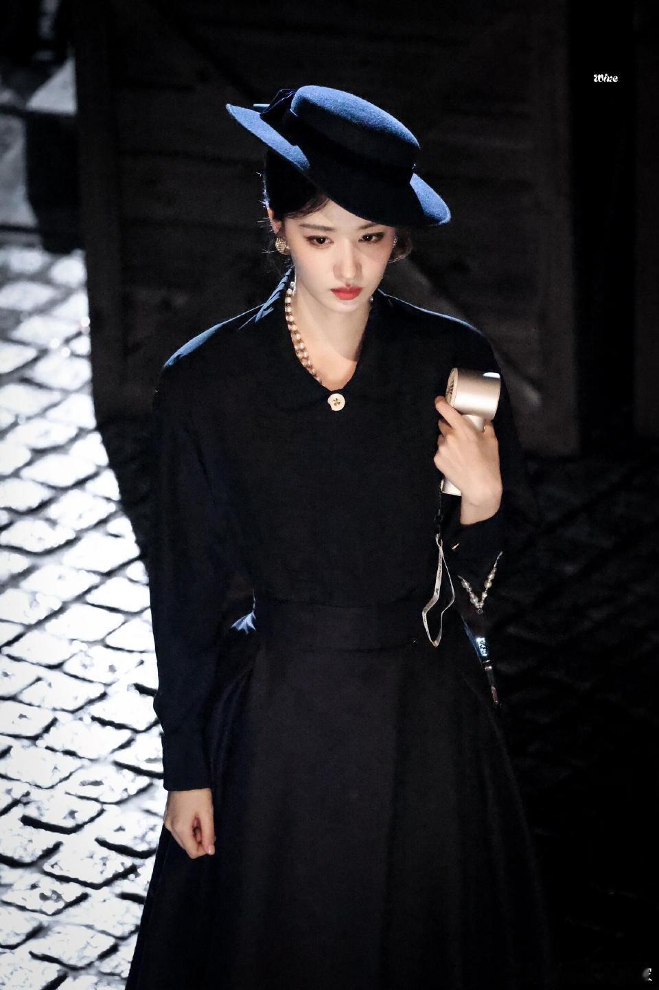 好一个雨中女郎 王楚然你有这张脸做什么事都会成功的 ​​​