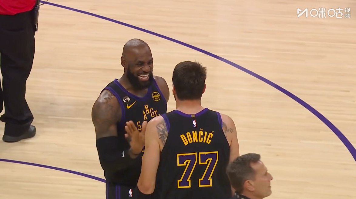 半场结束，其实53-65湖人湖人从落后到反超12分，下半场加油！东契奇开场手感不