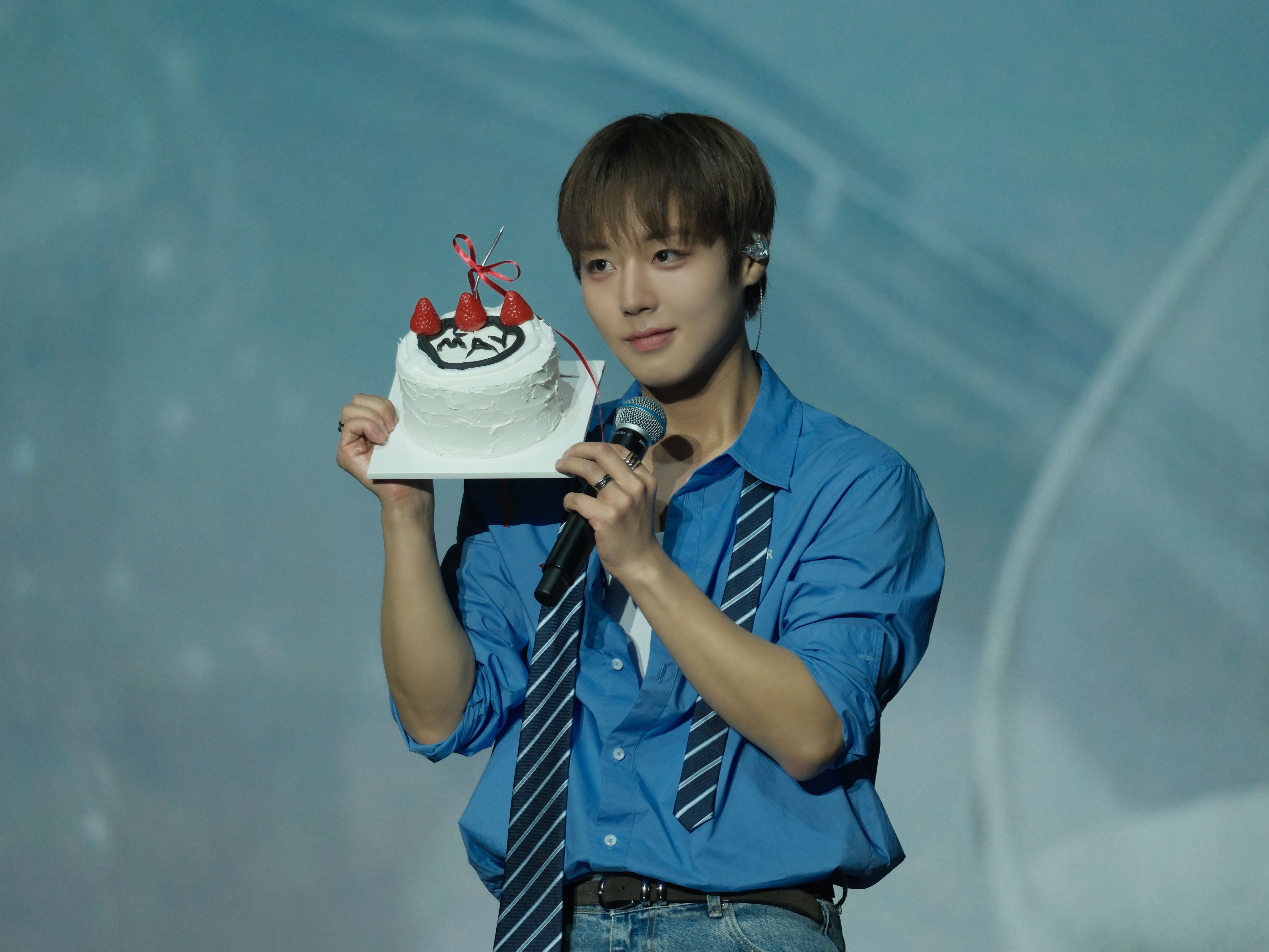 朴志训 ✨ 陪朴志训走花路 260615 YY Naver Post更新15张图