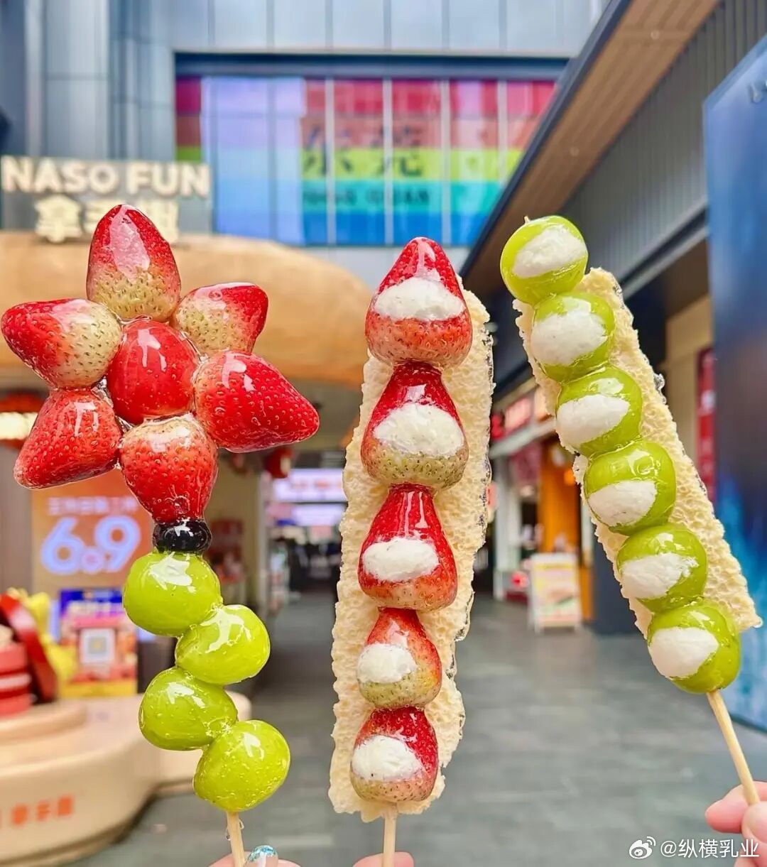 【伊利、蒙牛悄悄“拆台”：把网红做成标品，才是巨头套路】当北京南锣鼓巷的奶皮子糖