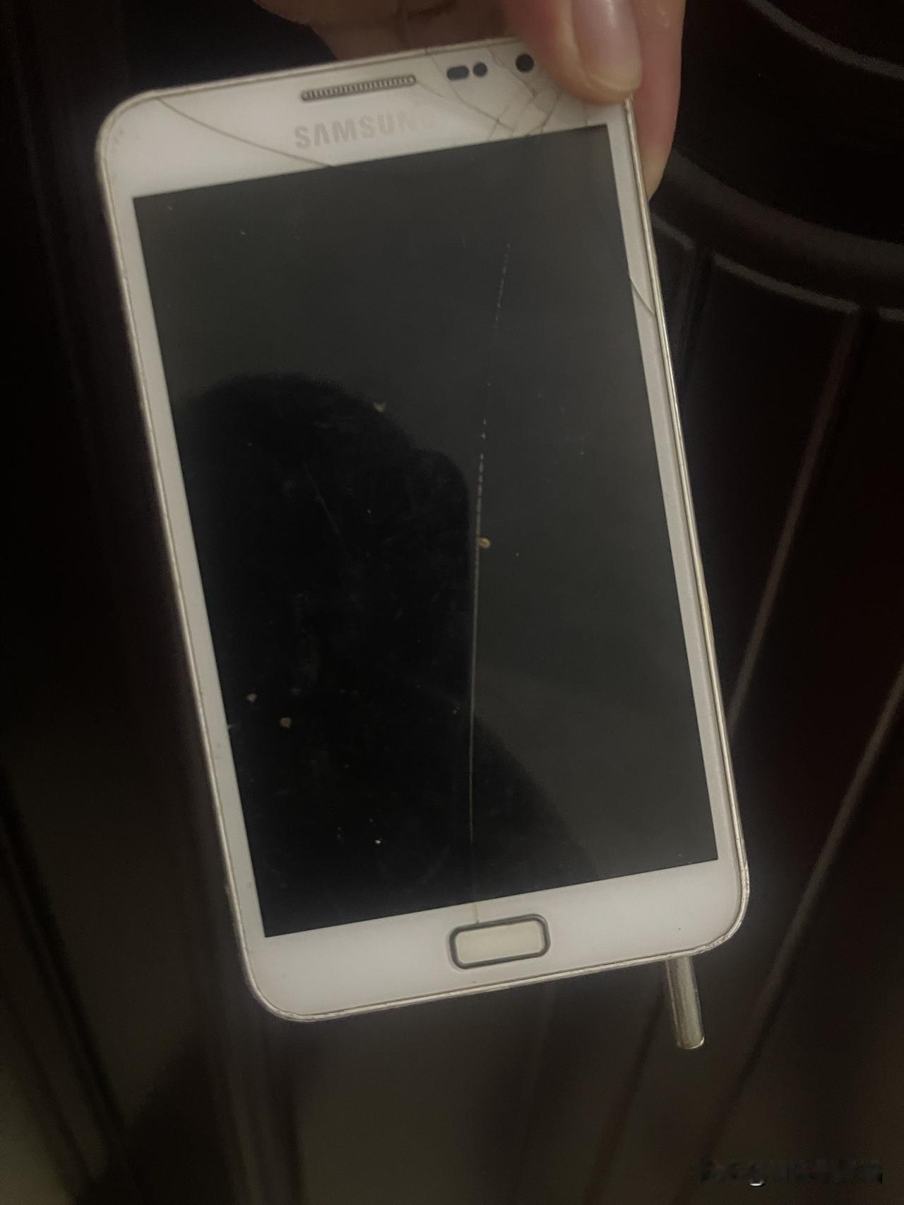 阔直屏！让我想起了我还有一台初代三星 note 的尸体机😭😭