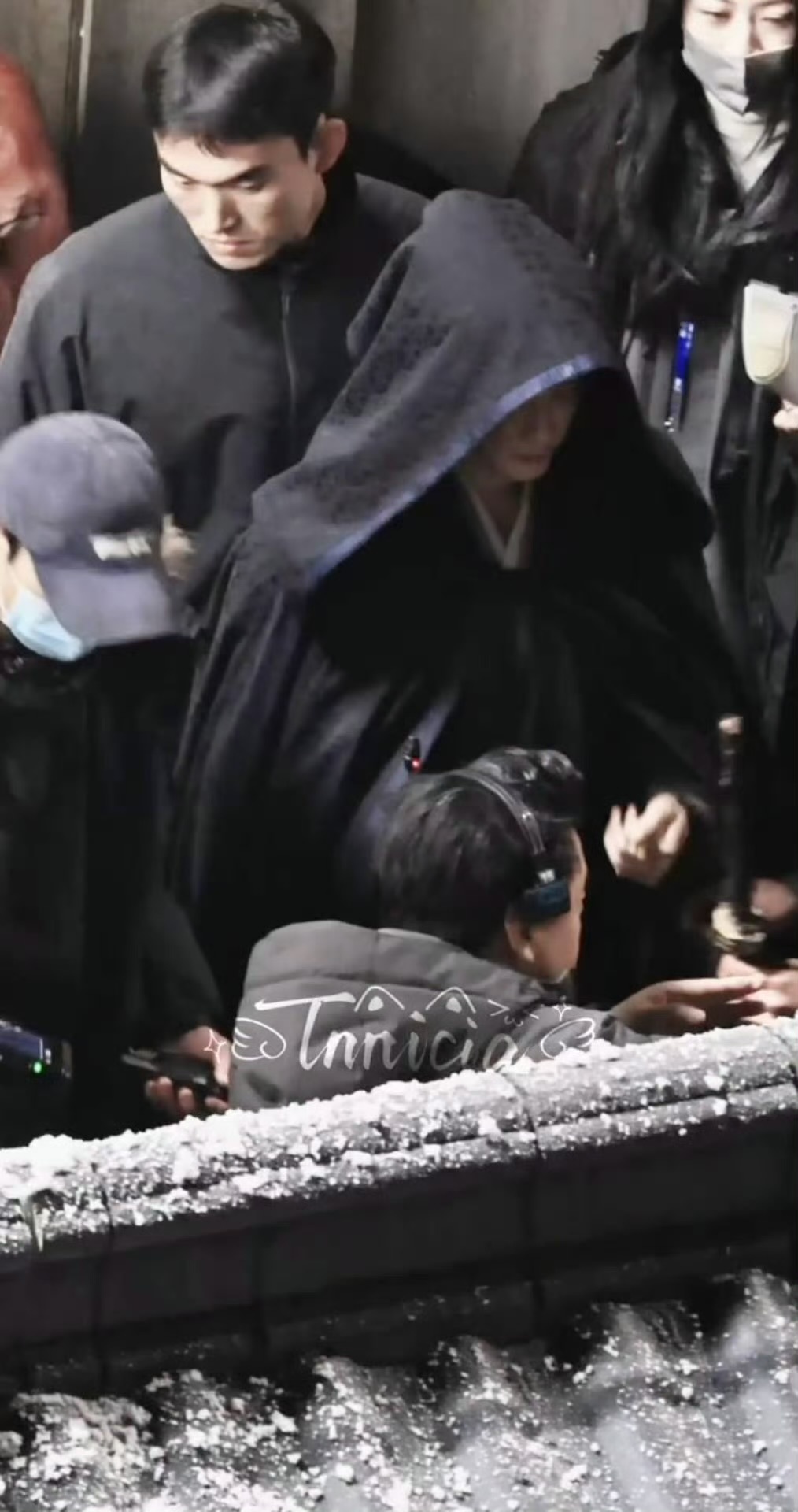 穿斗篷的谢却山，恰似故人归，梦回防风邶檀健次檀健次谢却山黑色斗篷路透