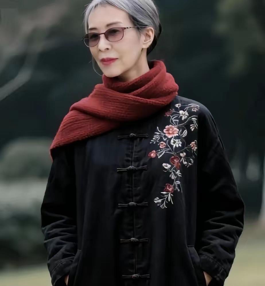 已婚女性必看！“静音式婚姻”爆火，少跟老公说话竟能治结节？
 
最近“婚姻养生学