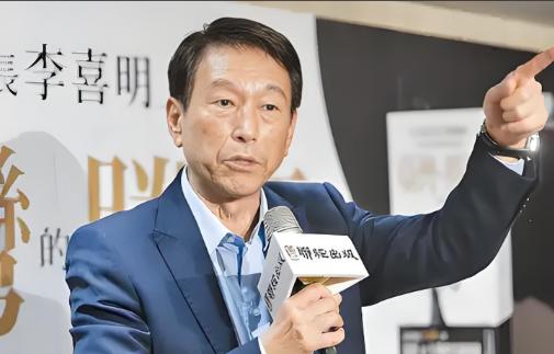 台湾前参谋总长李喜明一席话，让岛内炸锅！他直言解放军不是不敢打，而是时机未到。李