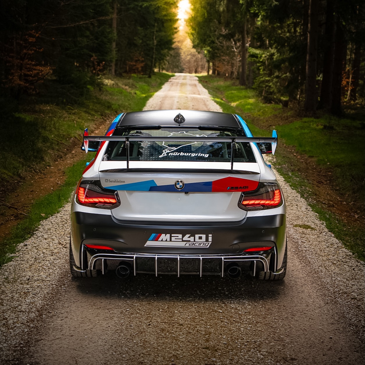 漂亮的赛车披挂bmwsky 宝马m240i