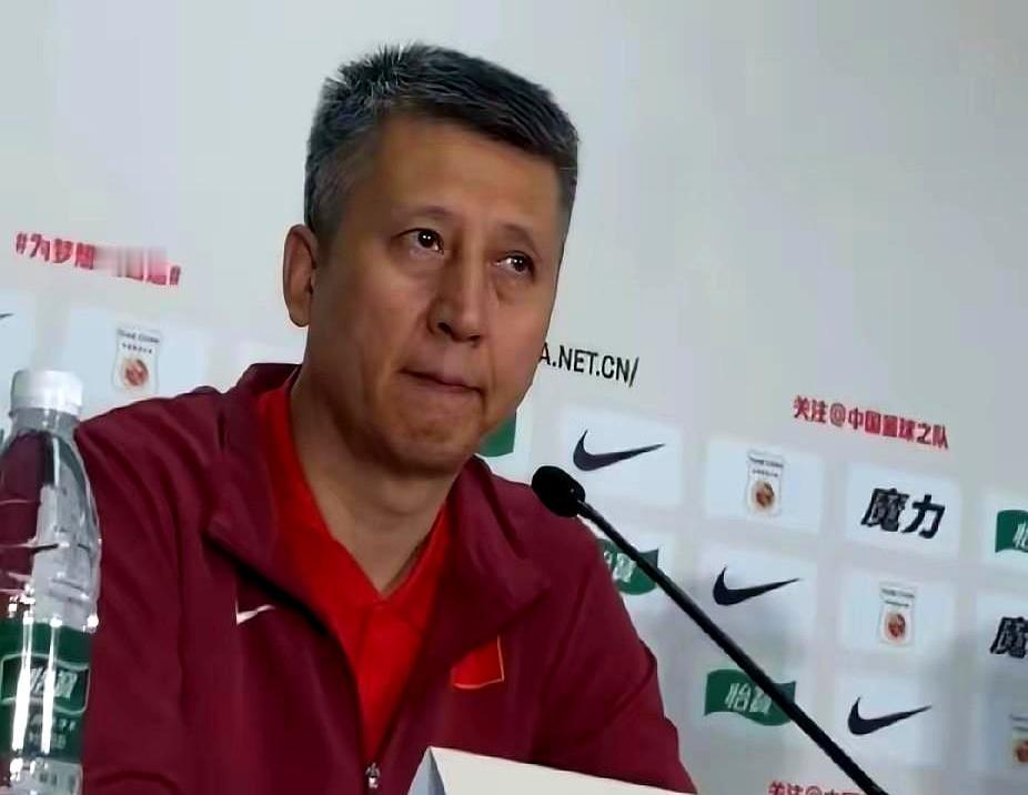 郭士强教练用错了人。
 

昨晚那场球输给韩国队，全靠张镇麟最后扔进几个远投才没