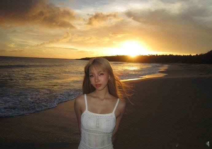 小S大女儿金发哇塞，只知道小s二女儿是大美女，没想到大女儿也美得洒脱自由呀！金发