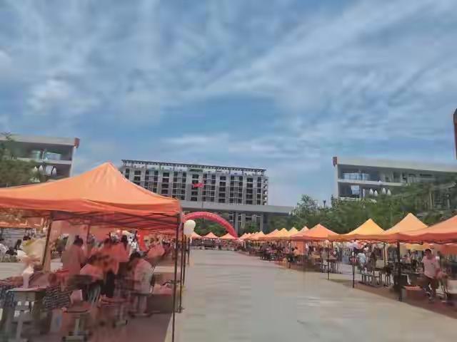 高考录取季，网络当中“984.5高校”这个新词迅速走红，一批没有985官方头衔的