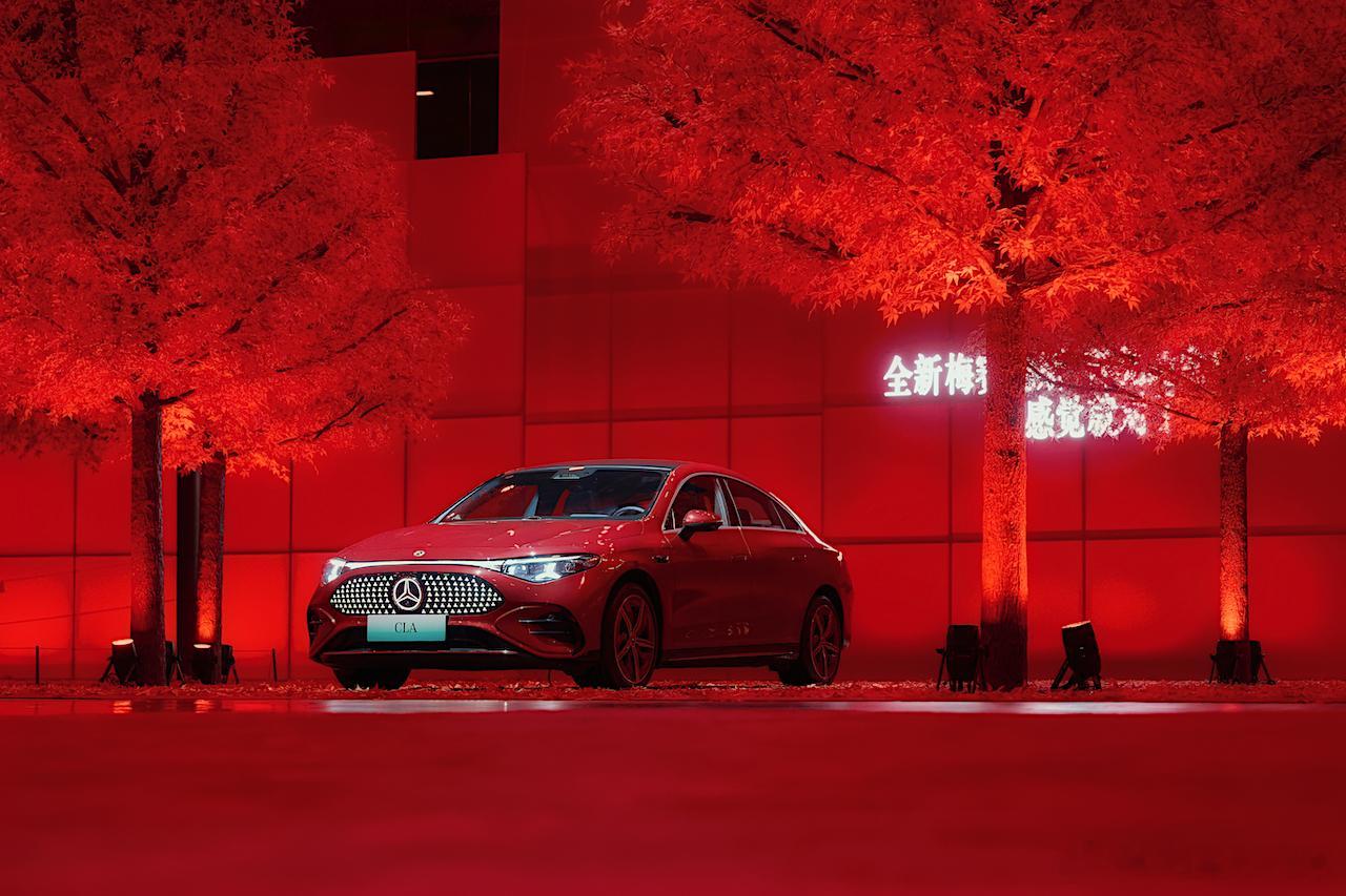 2024-2025年，德系豪华品牌（BBA）在华电动化布局呈现高度一致性：一汽奥