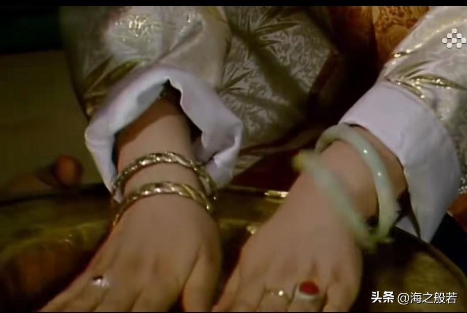 洗个手，用三块布？

刚刚看一个《红楼梦》片段，这个细节以前还真没注意到，王熙凤