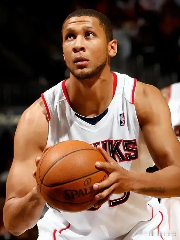 莫里斯“末节17分”锁胜局 (2014年)：对阵新疆的总决赛第六场，他在末节8投