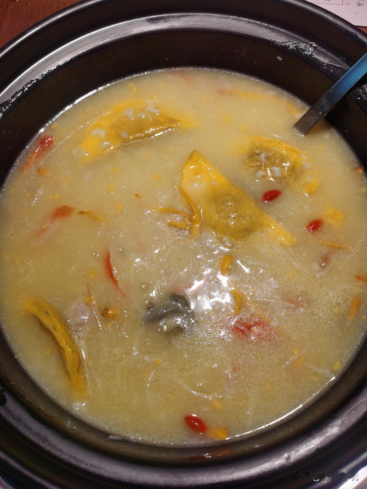 百馆千味•慢搅粥底火锅

吃惯了川味，想换换清淡口味，不妨选择粤菜。

晚餐时分