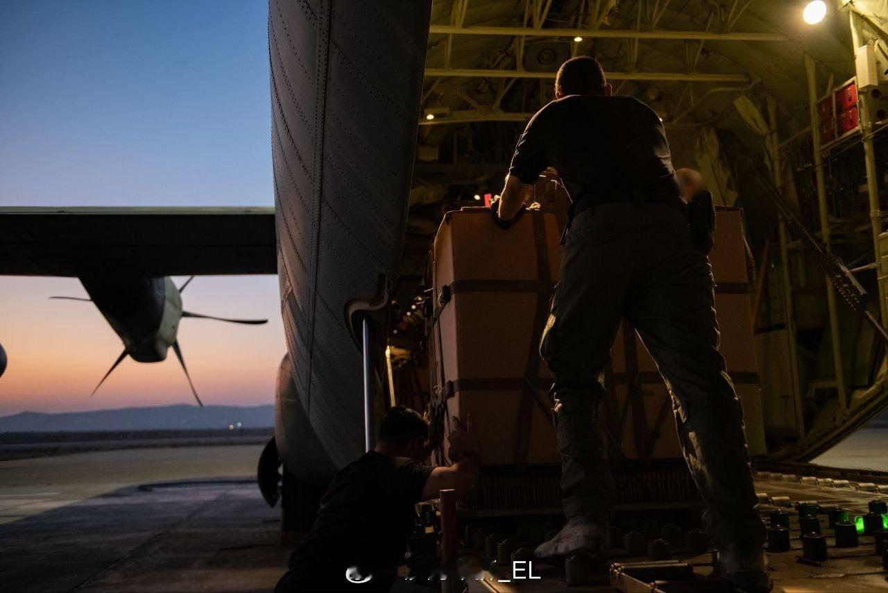 以色列军方称将使用C-130J-30运输机空投一批国际组织向巴勒斯坦加沙地区提供