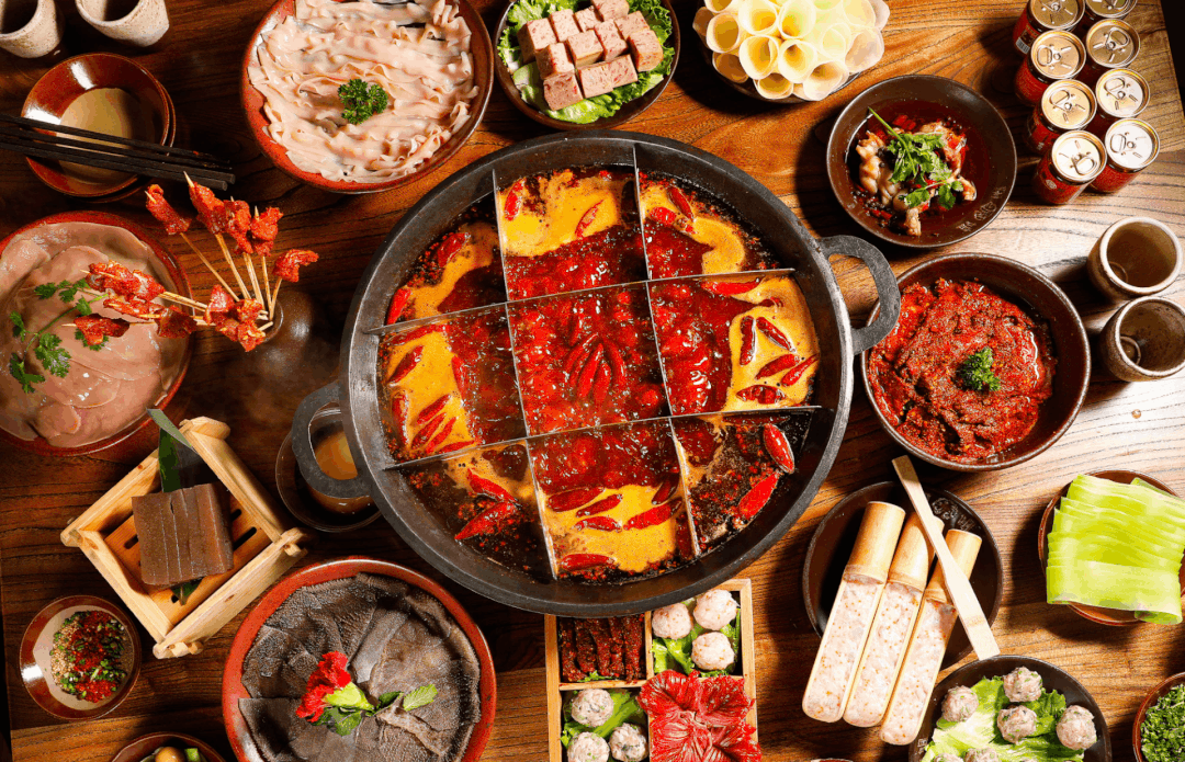#立冬的第一顿羊肉火锅来了#   俗话说“立冬补冬”，而火锅当然是取暖抗冻的标配