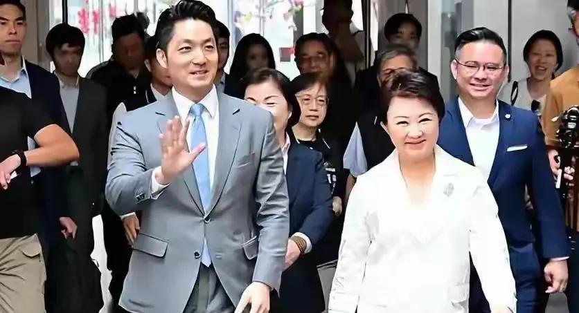 蒋万安携手卢秀燕出招后，绿营气急败坏，却彻底露出了马脚，谎言被戳穿！
近段时间以