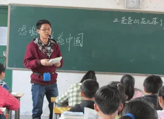 教师节感怀
王传学

杏坛三十载，
岁岁勤耕耘。
幸得桃李艳，
足以慰素心！
