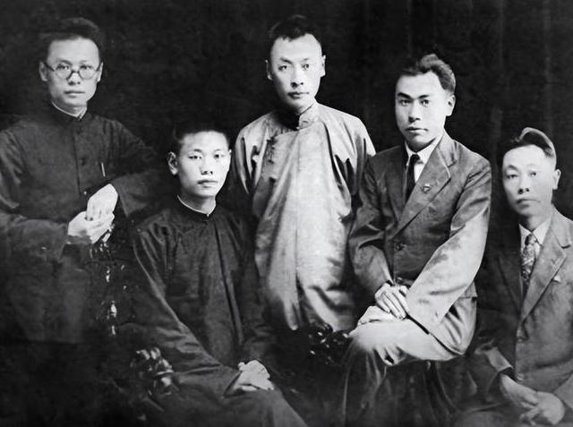 陈毅四兄弟，一位新中国元帅三个国民党将军，方向有异但殊途同归。

一个家里能同时