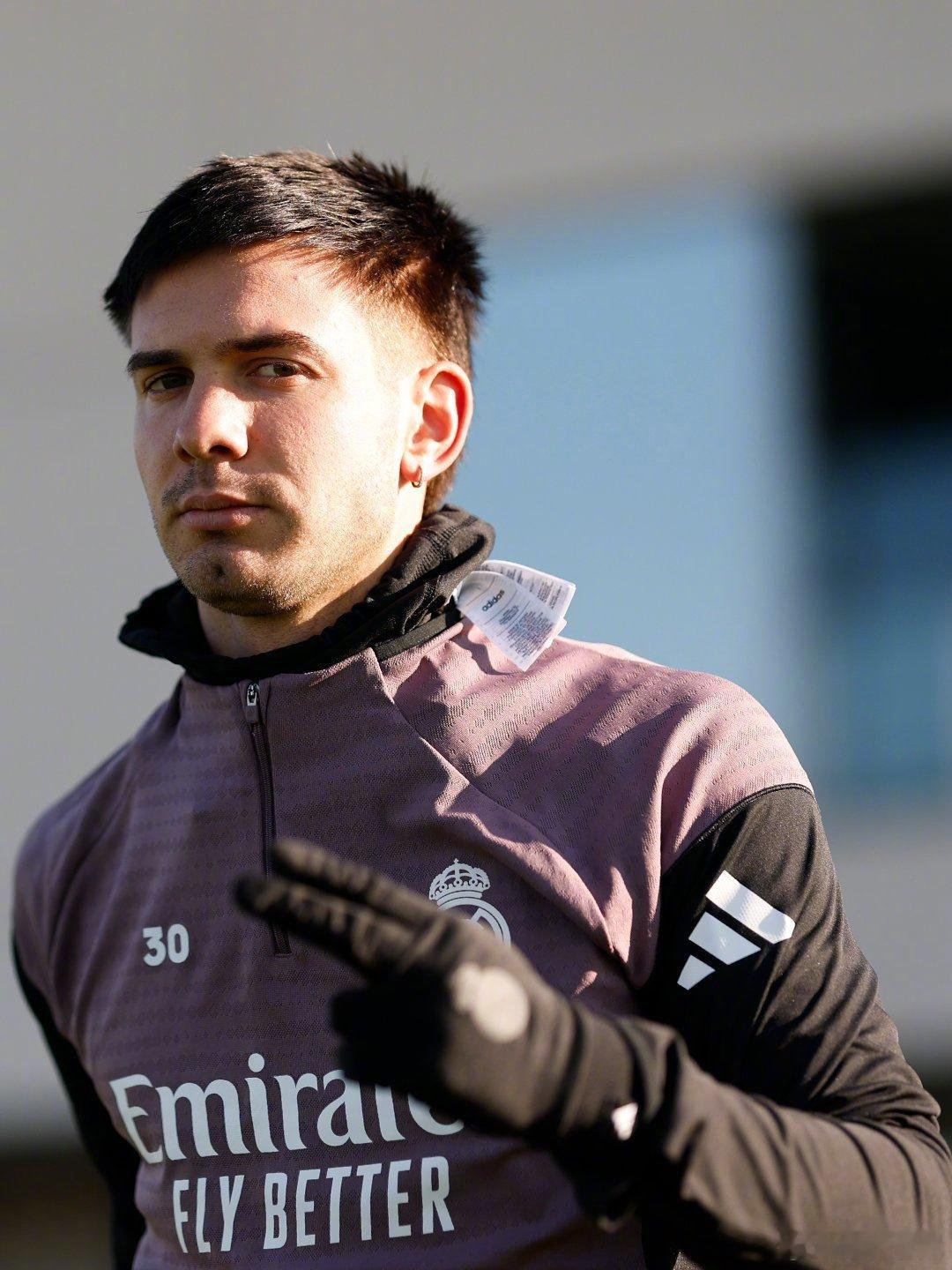 【世界杯梦】《阿斯报》：18岁的皇马中场马斯坦托诺在遭遇耻骨伤病后，近11场只有