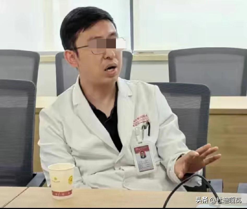 孙同学的带教老师曾秋明，是湘雅医院神经内科的一名执业医师，今年40岁，正是年富力