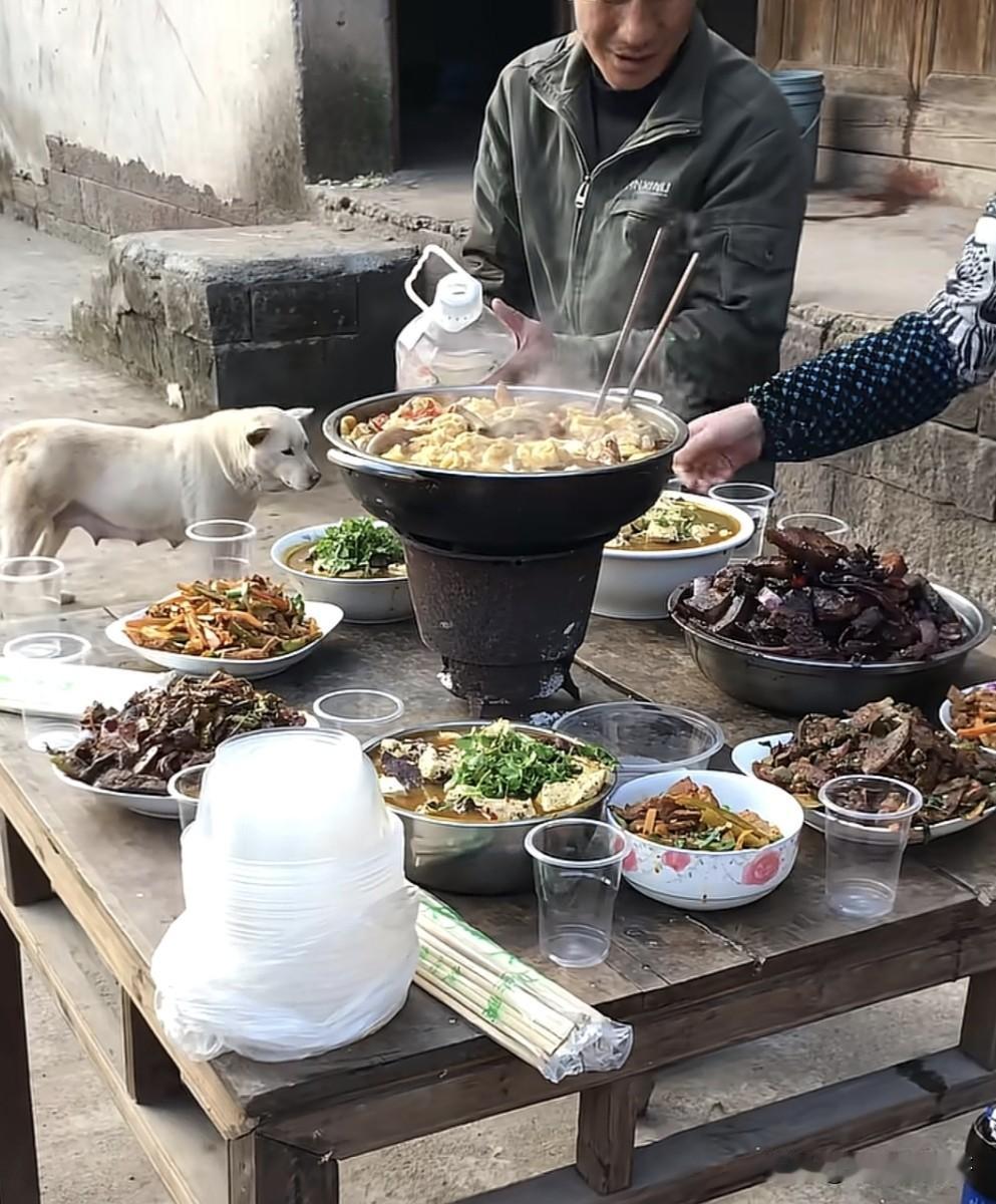 这样的家庭条件喊你来吃饭，你会去吗？