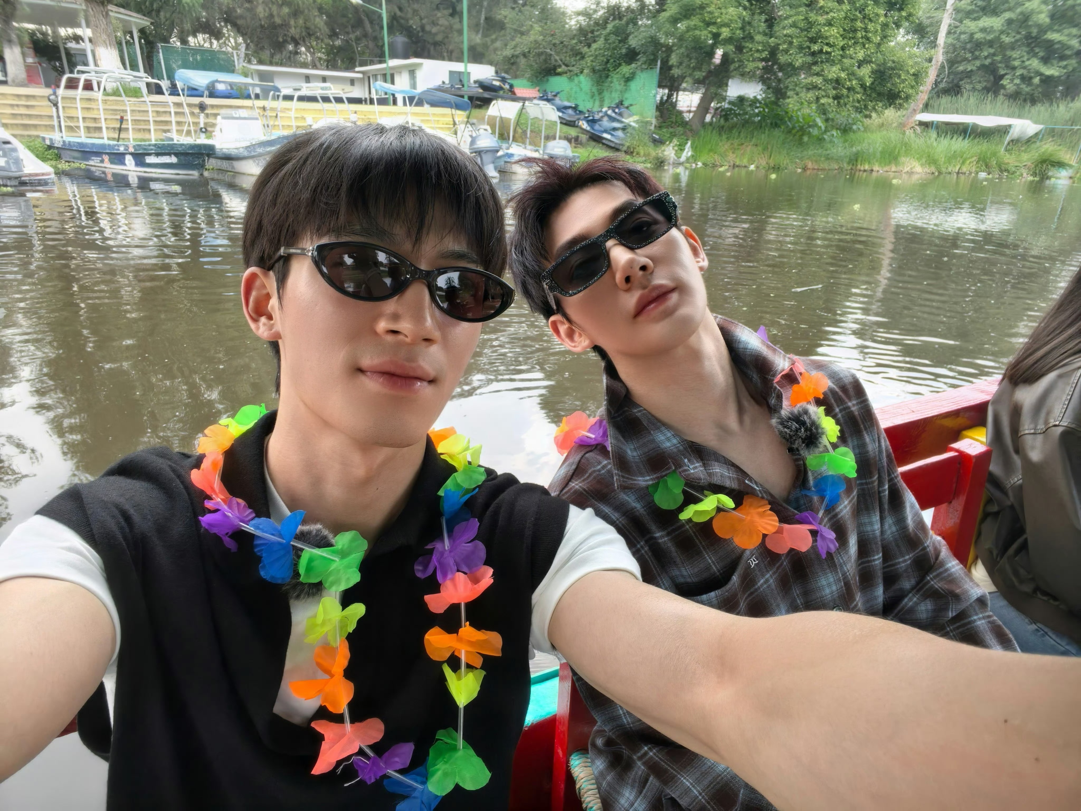 王星越晒与邓为同框合照 ​​​