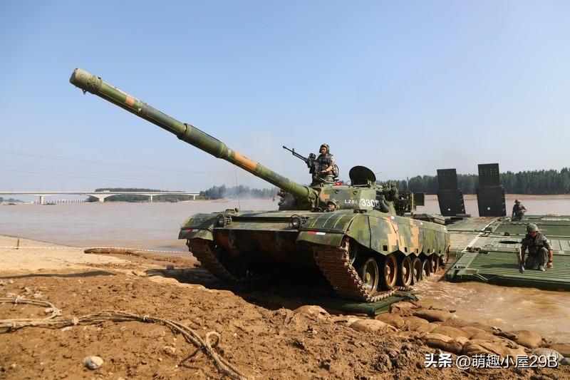 中部战区陆军某旅为提升实战能力，着实下了一番苦功夫。近期，他们组织的实战化空地协