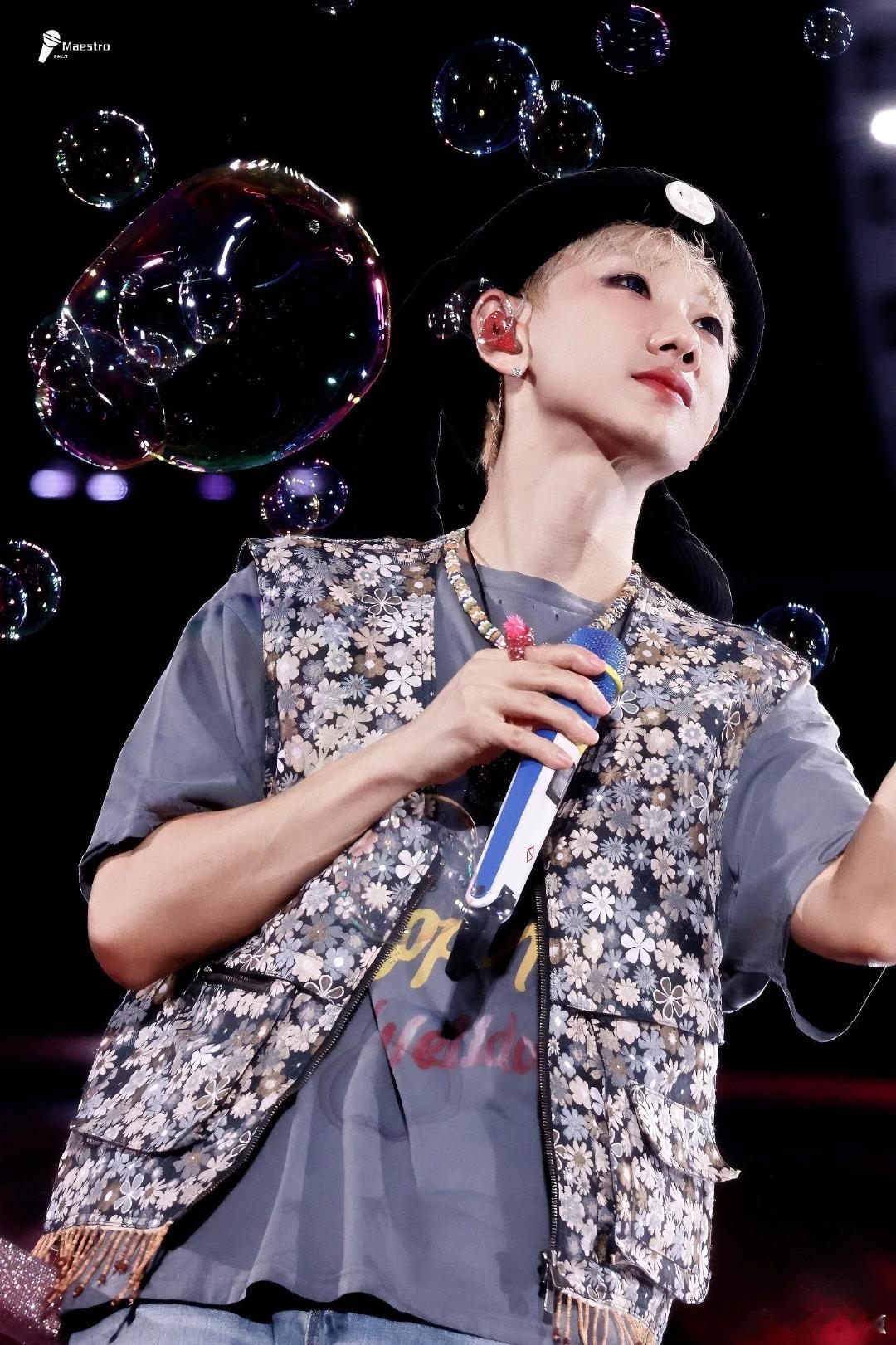 汪苏泷 教导主任系艺人汪苏泷这教导主任人设是焊在身上了吧！演唱会秒切模式抓显眼包