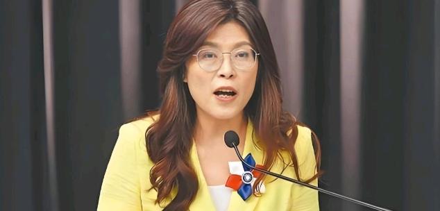 美国学者语气嘲讽，郑丽文当面回击，现场鸦雀无声！6月12日，根据岛内媒体报道，在
