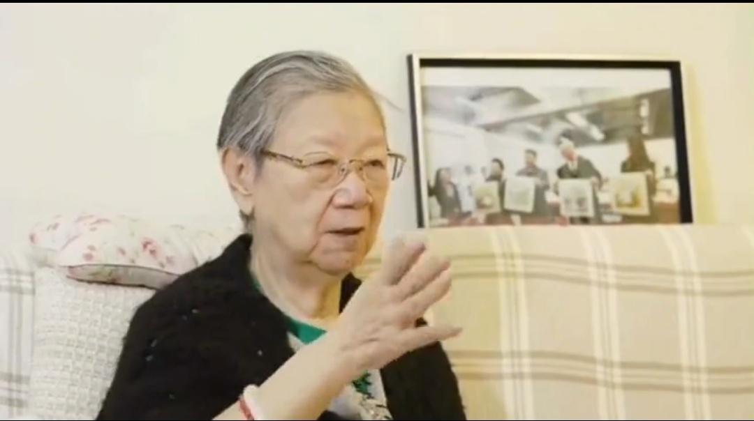毛岸英从苏联回到延安，毛主席没有让他当官，却让他学习种庄稼。
 
毛岸英从苏联学