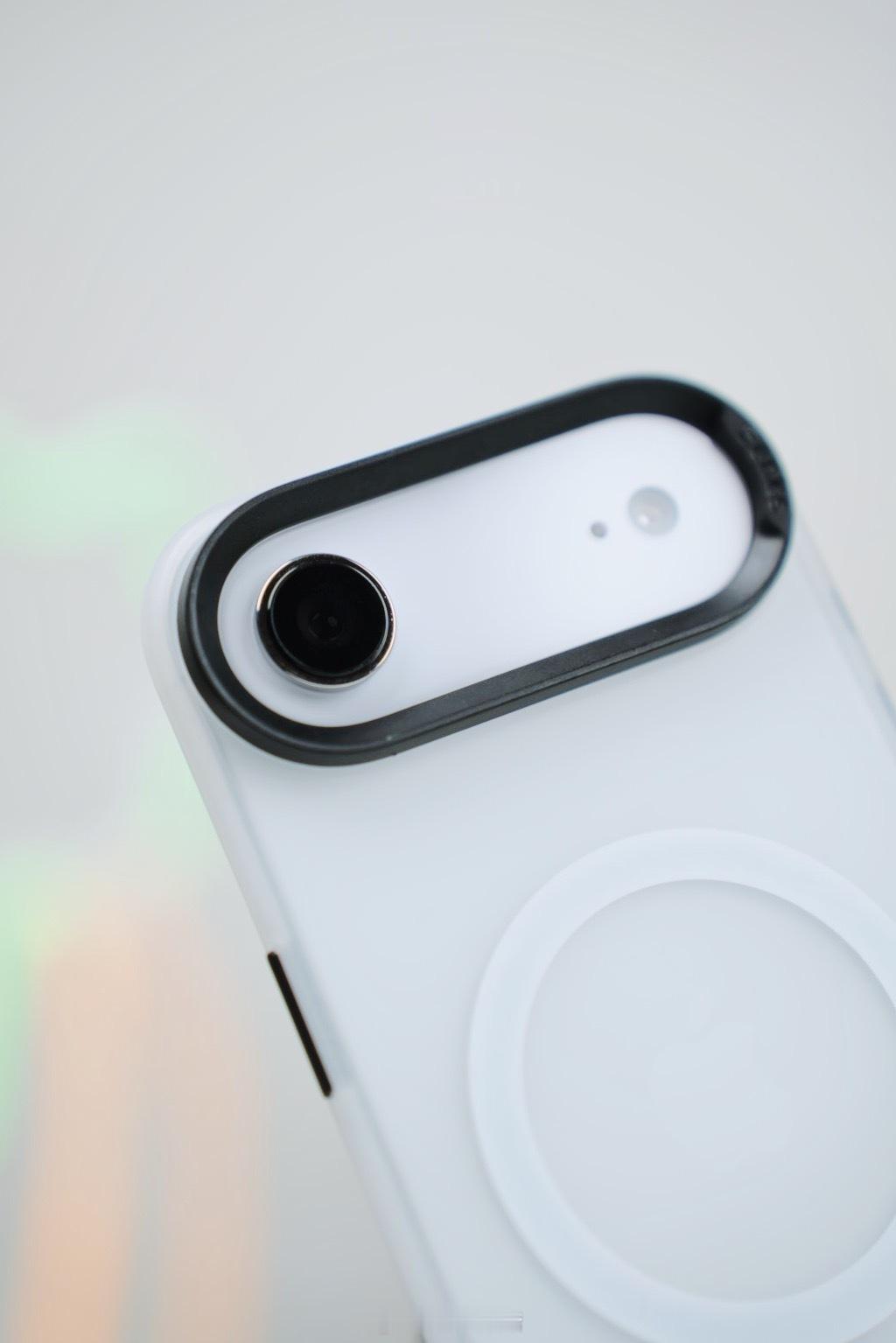 iPhone Air 新机到手的第一时间就安排了套邦克仕：零透钢化膜+轻砂壳零透