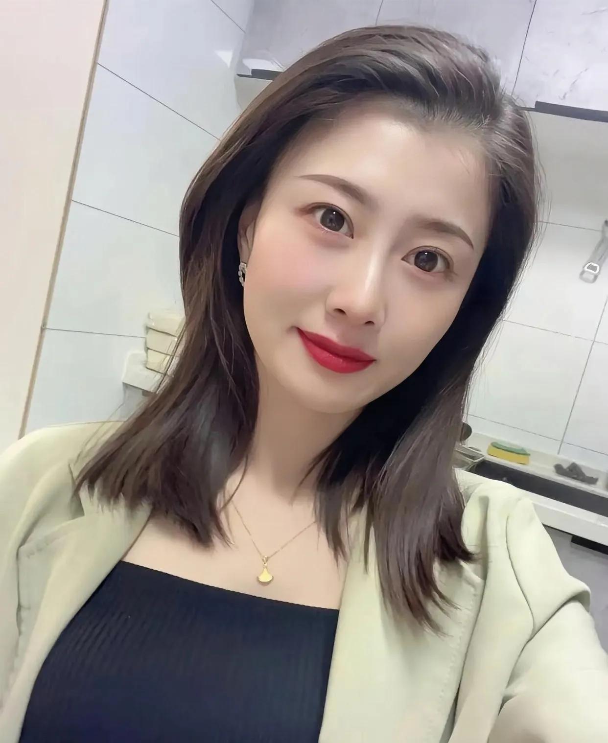 对自己仔细的人是最漂亮。