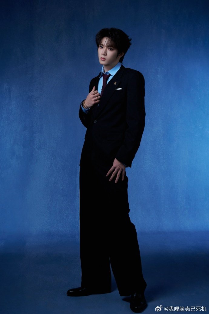 古驰官博认领刘耀文古驰认领了刘耀文 古驰官博认领刘耀文微博之夜服装，咱就说这个认