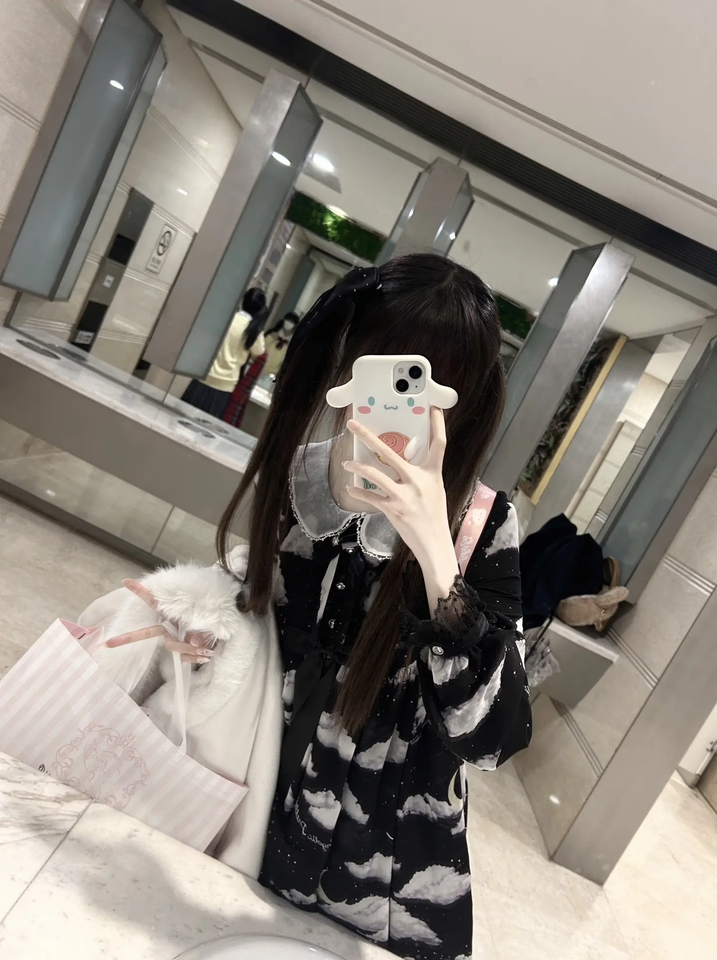 我可以一直吃同样的饭 反复听同样的歌 我不喜欢新鲜感 我喜欢安稳的一切