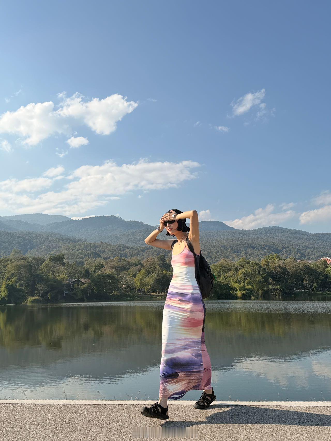 是谁的互联网🛜女友又营业啦！更新的旅行日常图好可爱☺️下次去泰国就这么拍赵佳丽