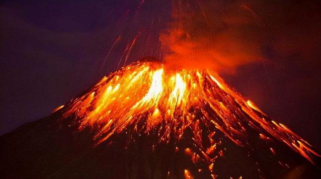 日本离彻底完蛋到底还有多远？！不是中美英要收拾它，是富士山底下憋了三百多年的岩浆